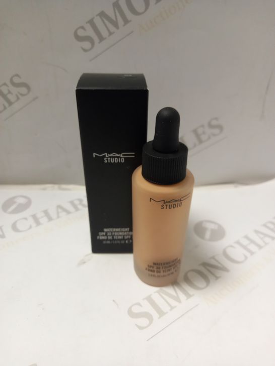 M.A.C STUDIO WATERWEIGHT SPF 30 FOUNDATION - NW30