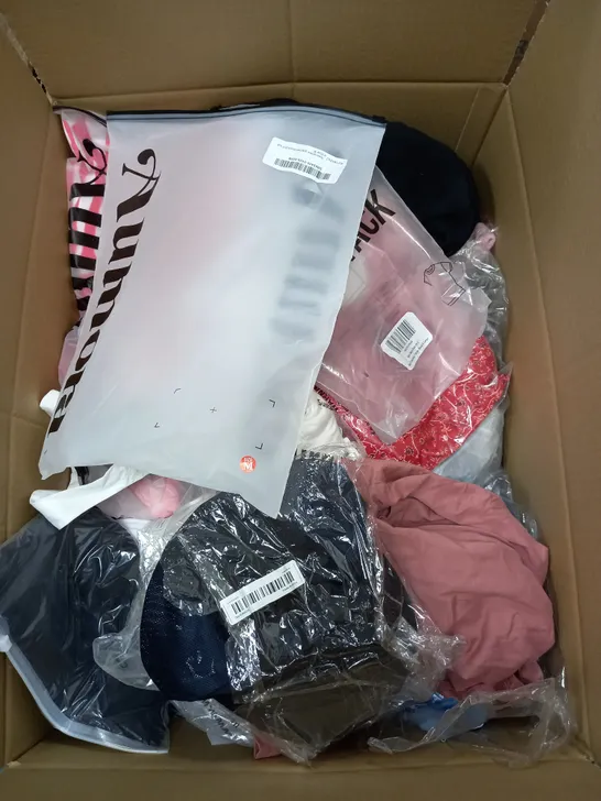 BOX OF APPROXIMATELY 22 ASSORTED CLOTHING ITEMS TO INCLUDE - SOCKS , T-SHIRT, JUMPER ETC