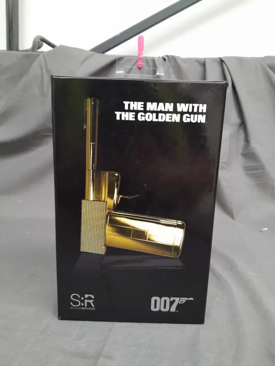 JAMES BOND 007 - THE MAN WITH THE GOLDEN GUN