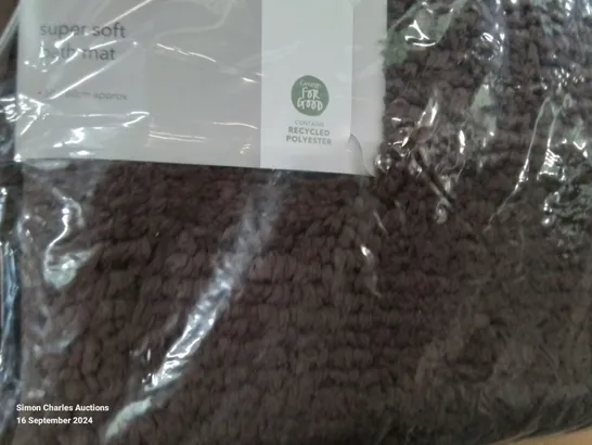 PALLET CONTAINING APPROXIMATELY 192 BRAND NEW SUPER SOFT BATH MATS -BROWN-