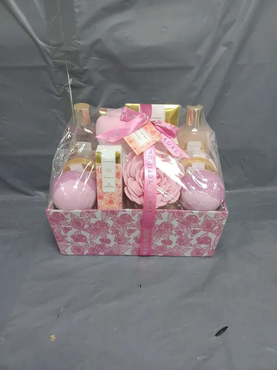 SPA LUXETIQUE ROSE HAMPER BASKET SET