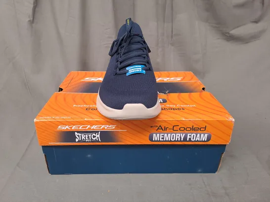 BOXED PAIR OF SKECHERS STRETCH FIT SHOES IN NAVY UK SIZE 9.5