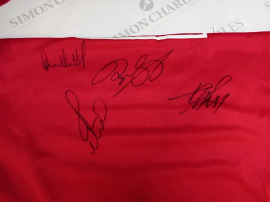 SIGNED MANCHESTER UNITED 2008 CHAMPIONS LEAGUE FINAL SHIRT SIZE M ( SIGNED BY SAHA, GIGGS SCHOLES AND HARGREAVES )