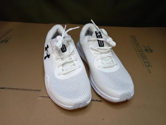 UNDER ARMOUR WHITE TRAINERS - SIZE 8UK