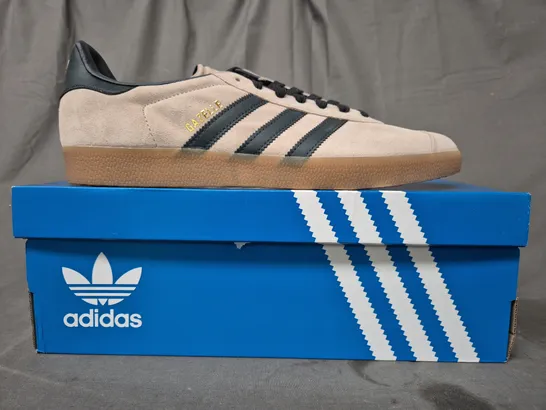 BOXED PAIR OF ADIDAS GAZELLE SHOES IN BEIGE/BLACK UK SIZE 12