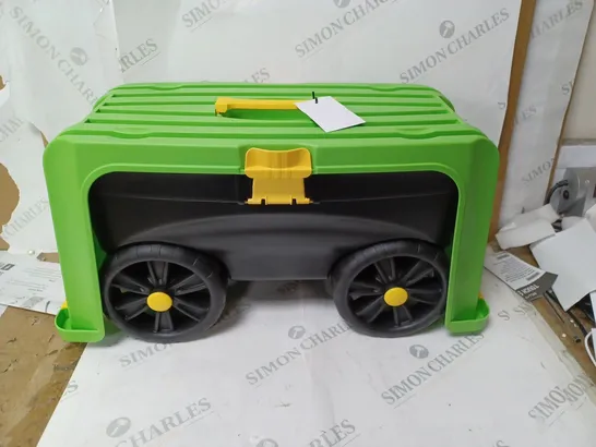 GREEN AND BLACK WHEEL BARROW WITH LID