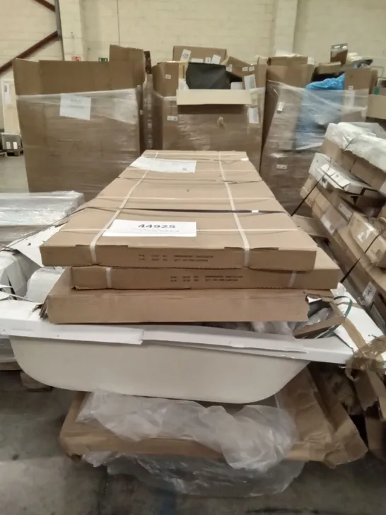 PALLET OF ASSORTED BATHROOM ITEMS INCLUDING ONEGA SHOWER DOORS/SIDES , COOK & LEWIS ACRYLIC BATH , SHOWER TRAY AND CAVALLY TOILET