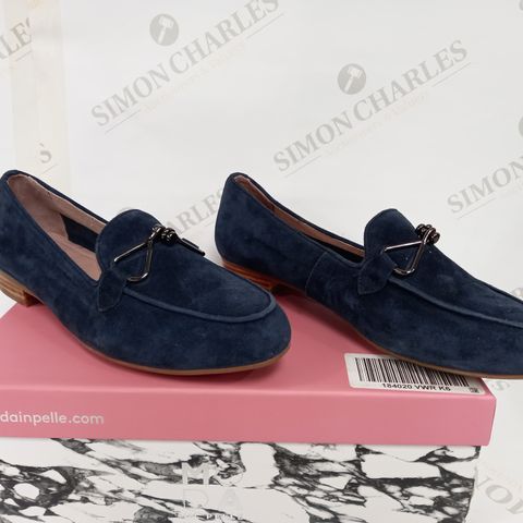 BOXED PAIR OF MODA IN PELLE SLIP ON SHOES (BLUE, SIZE 39EU)
