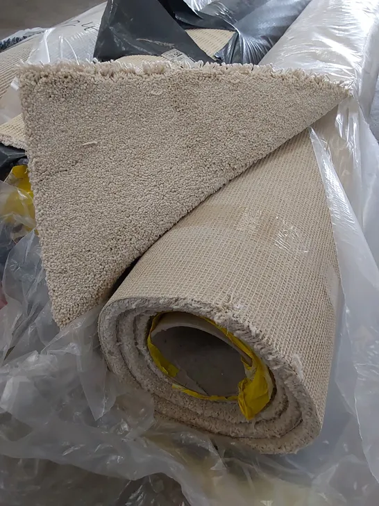 ROLL OF QUALITY STAINAWAY BLISSFUL CARPET // SIZE: APPROXIMATELY 5 X 2.8m