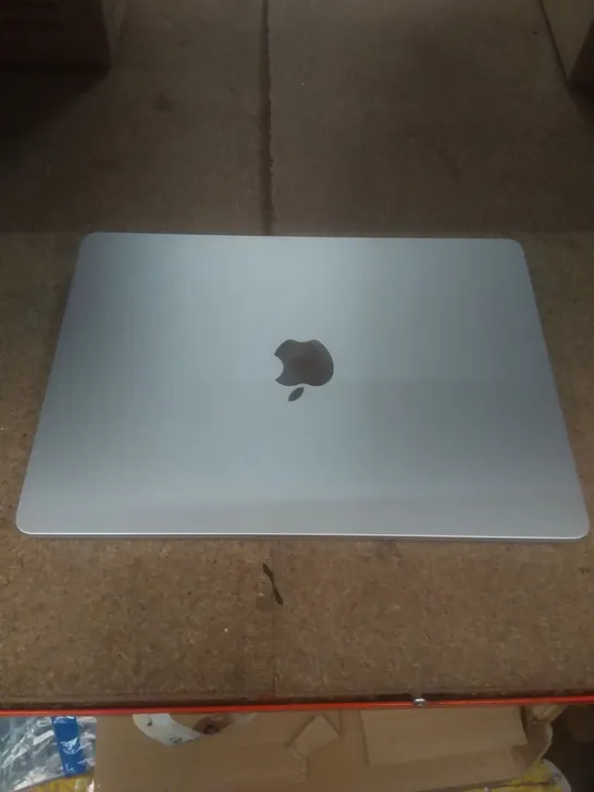 MACBOOK AIR 13.6" 256GB LAPTOP 