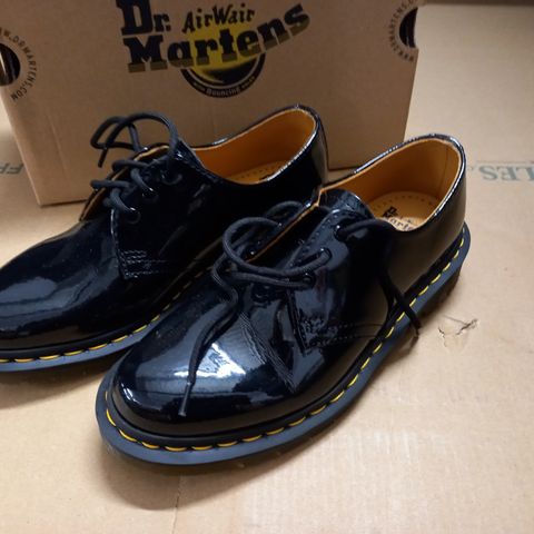 BOXED PAIR OF DR MARTENS BLACK SHOES - UK 4