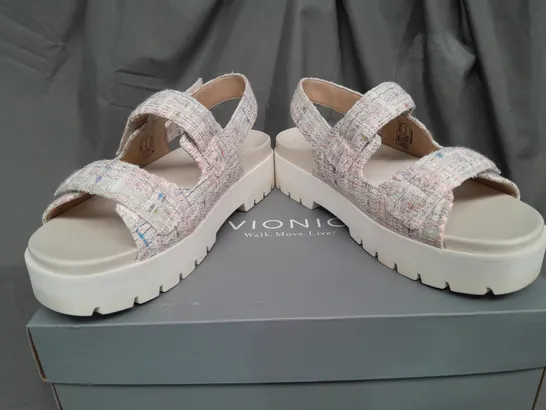 BOXED PAIR OF VIONIC OPEN TOE PLATFORM SANDALS IN MULTICOLOUR UK SIZE 7.5