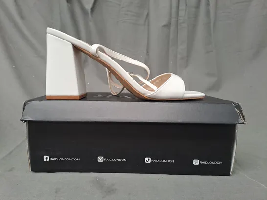 BOXED PAIR OF RAID OPEN TOE BLOCK HEEL SANDALS IN WHITE UK SIZE 6