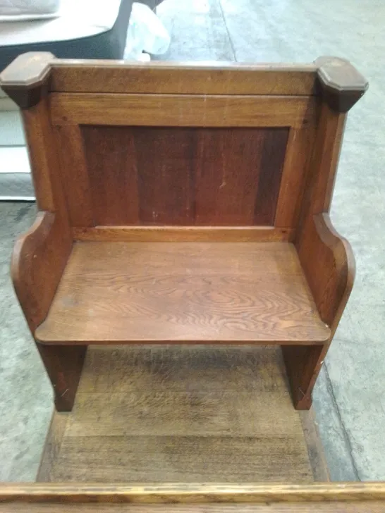 VINTAGE CLERGY CHAIR PEW BENCH WITH TEXT STAND AND PRAYER SPACE