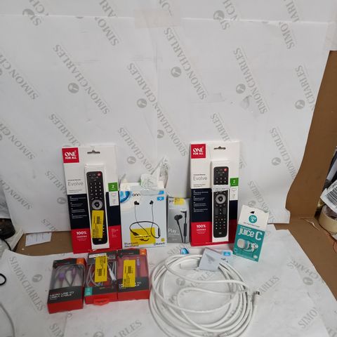 LOT OF ASSORTED ITEMS TO INCLUDE EARPHONES, USB LEADS AND RADIOS