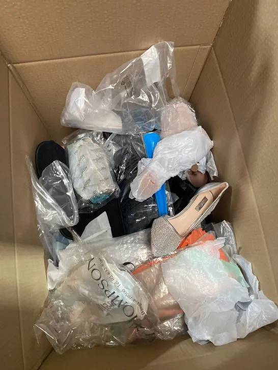 BOX OF 30 ASSORTED FOOTWEAR ITEMS TO INCLUDE:INSOLES, SAFETY TRAINERS, DP. THOMPSON ETC