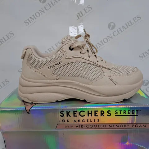SKETCHERS STREET LOS ANGELES, AIR COOLED MEMORY FOAM COLOUR SAND SIZE 6 AND HALF