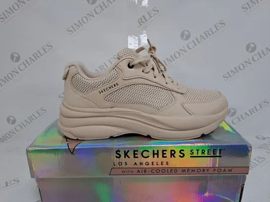 SKETCHERS STREET LOS ANGELES, AIR COOLED MEMORY FOAM COLOUR SAND SIZE 6 AND HALF