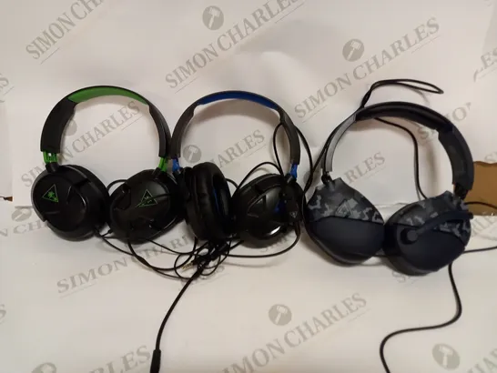 BOX OF 3 TURTLE BEACH WIRED GAMING HEADSETS INCLUDING RECON 70 (MULTIPLATFORM), RECON 50P (PS4/PS5) AND RECON 50X (XBOX)