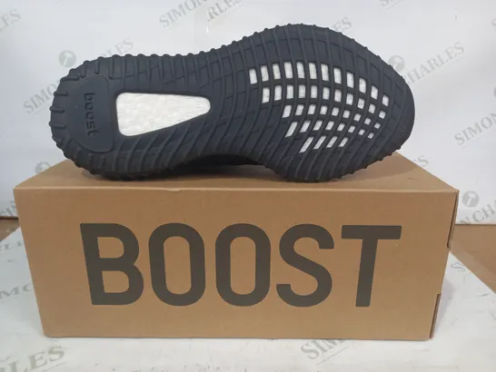 BOXED PAIR OF ADIDAS YEEZY BOOST 350 V2 SHOES IN BLACK UK SIZE 8