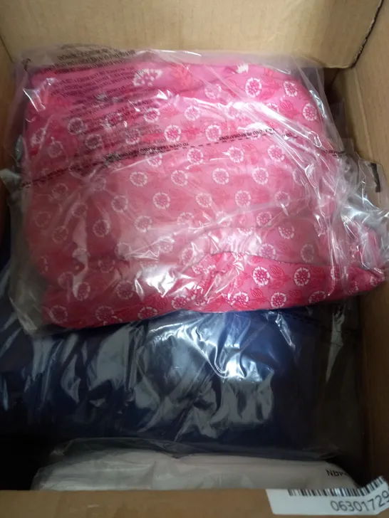 BOX OF ASSORTED CLOTHING TO INCLUDE BAGS - TROUSERS - JUMPER 