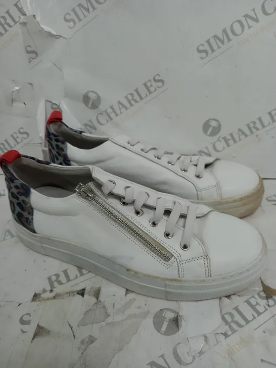 RUTH LANGSFORD WHITE ZIP TRAINERS - SIZE 6