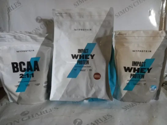 BOX OF 3 MYPROTEIN PRODUCTS TO INCLUDE IMPACT WHEY PROTEIN POWDER CHOCOLATE SMOOTH, BCAA 2:1:1 UNFLAVOURED, IMPACT WHEY PROTEIN CEREAL MILK FLAVOUR 