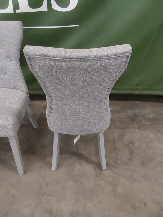 SET OF 4 BEWLEY LIGHT GREY FABRIC BUTTON BACK DINING CHAIRS WITH GREY LEGS