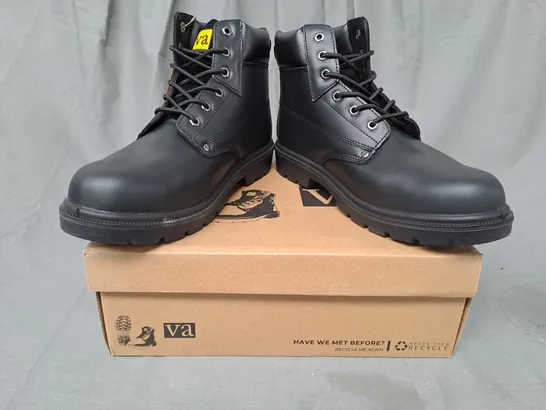 BOXED PAIR OF VA HIGH ANKLE SAFETY BOOTS IN BLACK UK SIZE 12