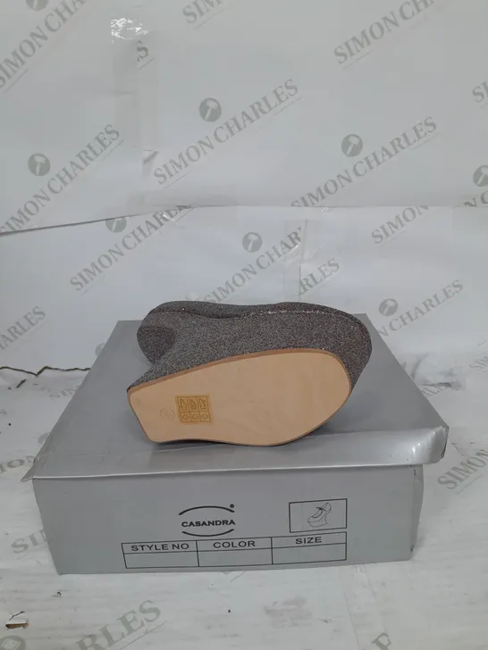 BOXED PAIR OF CASANDRA PLATFORM STRAP SHOE IN MULTI GLITTER SIZE 5