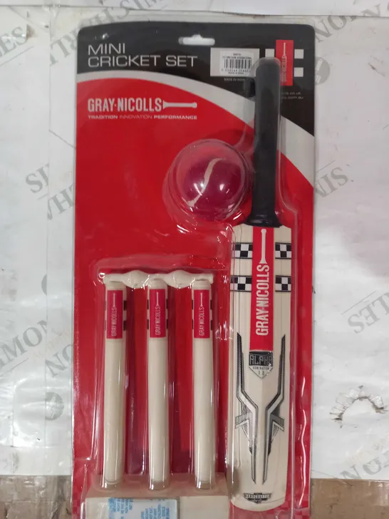 GRAY NICHOLLS MINI CRICKET SET