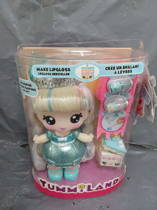 BOXED YUMMILAND LARGE DOLL + LIPGLOSS PET- CALLIE BIRTHDAY CAKE RRP £24.99