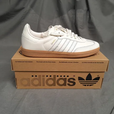 BOXED PAIR OF ADIDAS SAMABA WHITE LEATHER TRAINERS SIZE UK 5