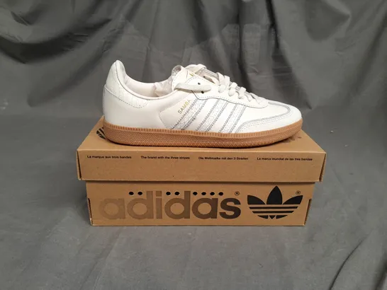 BOXED PAIR OF ADIDAS SAMABA WHITE LEATHER TRAINERS SIZE UK 5