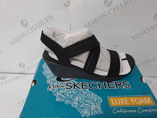 BOXED CALI SKECHERS WEDGED HEELED SANDALS BLACK SIZE 6