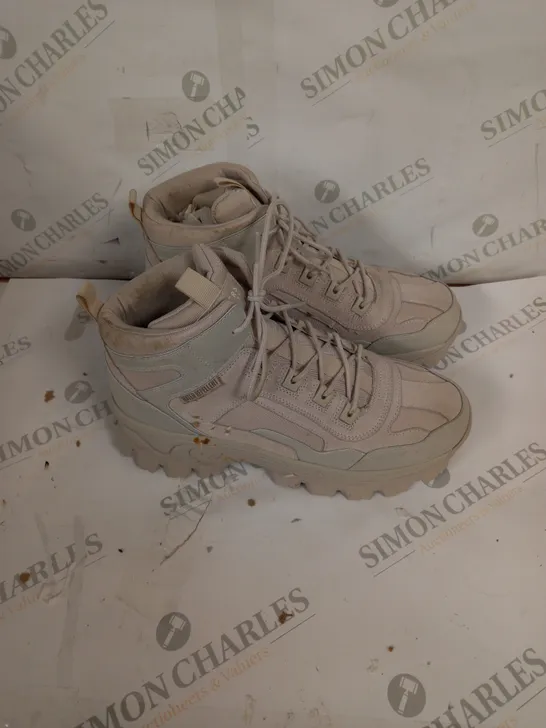 SKETCHERS LOS ANGELES OFF WHITE TRAINER SIZE 8