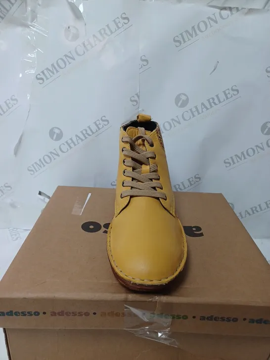 BOXED PAIR OF ADESSO LACE UP SHOES IN YELLOW SIZE 3