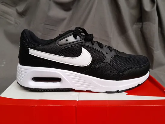 BOXED NIKE AIR MAX SC IN BLACK - UK 8 