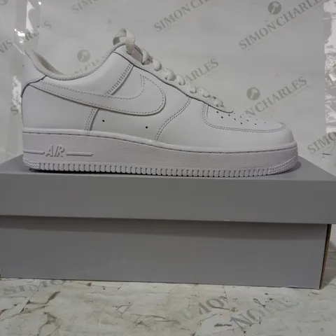 BOXED PAIR OF NIKE AIR FORCE 1 '07 SHOES IN WHITE UK SIZE 9