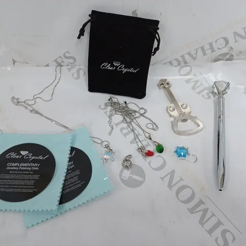 APPROXIMATELY 5 ASSORTED CLEAR CRYSTAL JEWELLERY PRODUCTS IN VARIOUS DESIGNS 