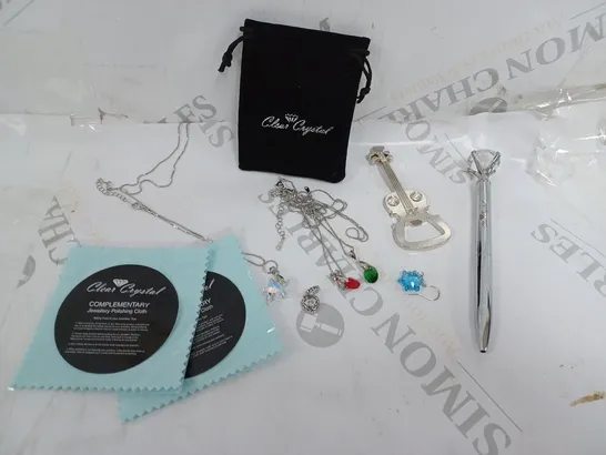 APPROXIMATELY 5 ASSORTED CLEAR CRYSTAL JEWELLERY PRODUCTS IN VARIOUS DESIGNS 