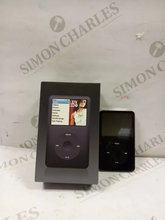 IPOD CLASSIC IN BLACK WITH SILVER BACK