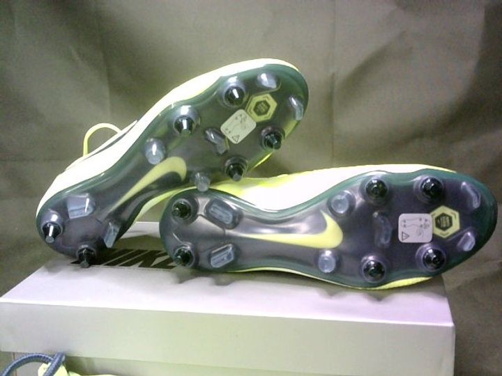 nike venom trainers