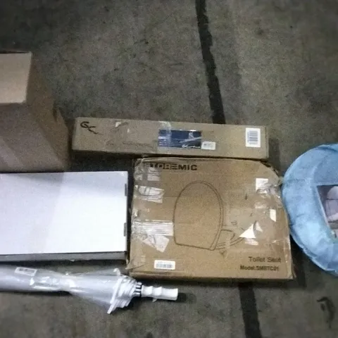 PALLET OF ASSORTED ITEMS INCLUDING STOREMIC TOILET SEAT, MOSQUITO NET, VIT SMOOTH STOVE OFFSET, CLEAR UMBRELLA, CURTAIN POLE KIT, GETFIT PREMIUM AIR BED 