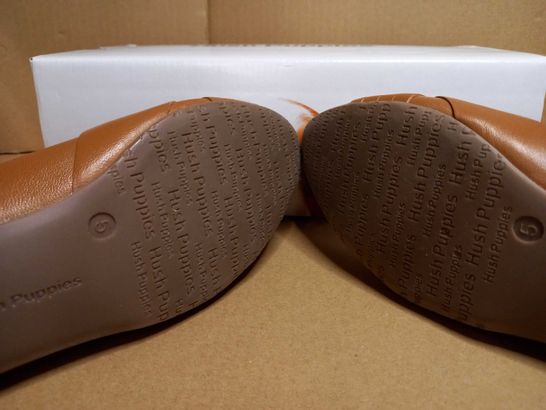 BOXED PAIR OF HUSH PUPPIES PUMPS - SIZE 5