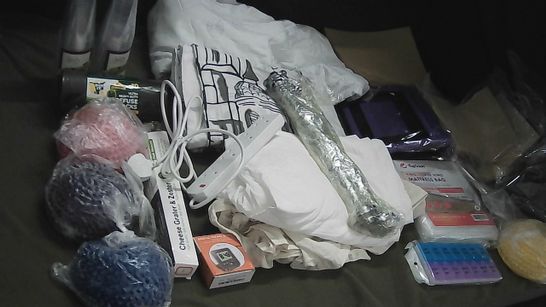 BOX OF ASSORTED HOMEWARE ITEMS TO INCLUDE BEDDING, REFUSE SACKS, CHEESE GRATER, EXTENSION GANG 