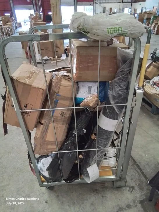 LOT CONTAINING VARIOUS FURNITURE PARTS AND INCOMPLETE CHAIR SETS ETC.