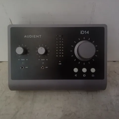 BOXED AUDIENT 6OUT AUDIO INTERFACE