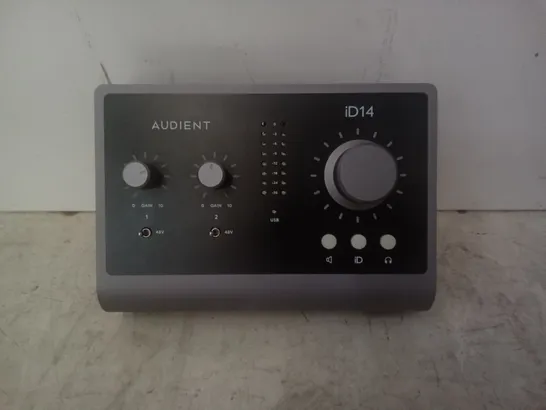 BOXED AUDIENT 6OUT AUDIO INTERFACE