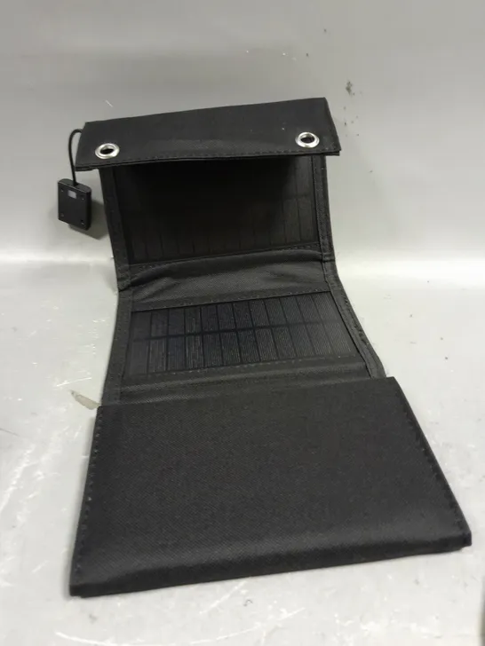 BOXED FOLDABLE SOLAR PANEL WITH USB